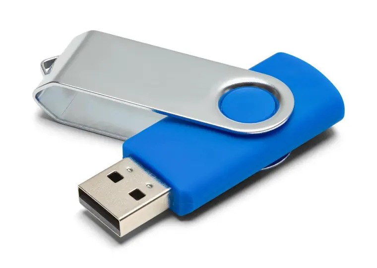 USB-Stick mit digitalisierten Bildern und Videos